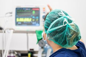 Como contratar o aparelho de ventilação mecânica invasiva para enfermeiros?