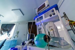 A importância da ventilação mecânica pressão negativa para os pacientes com a respiração comprometida